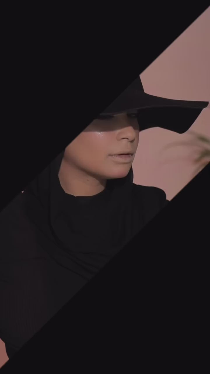 أحمر شفاه كريمي بنقشة القلوب - لون بني حقيقي يدوم طويلاً