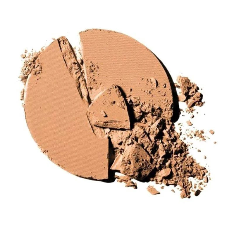 بودرة تحديد الوجه "بيتي لو مانيزر" من ذا بالم - بودرة تحديد الوجه بلمسة برونزية متوهجة.